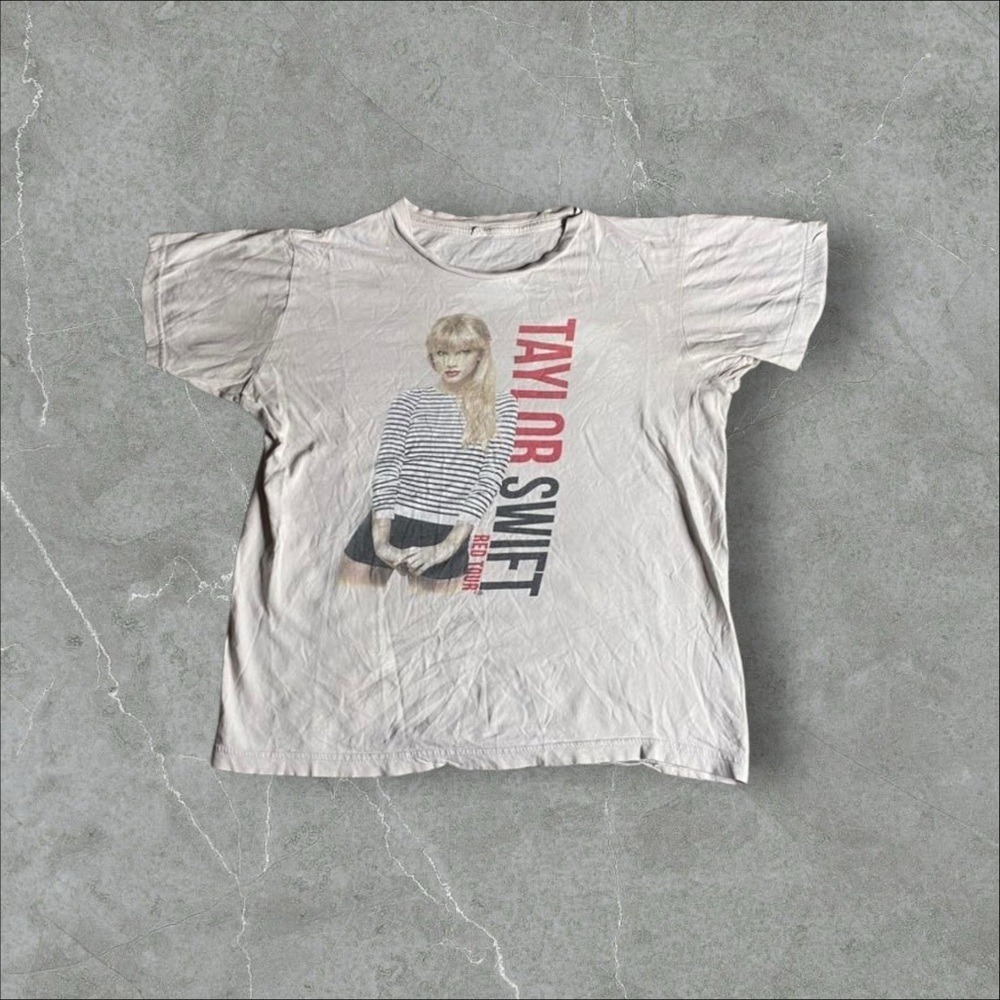 Taylor Swift Shirt Womens Medium Grey The Red Tour 2013 Short Sleeve Music